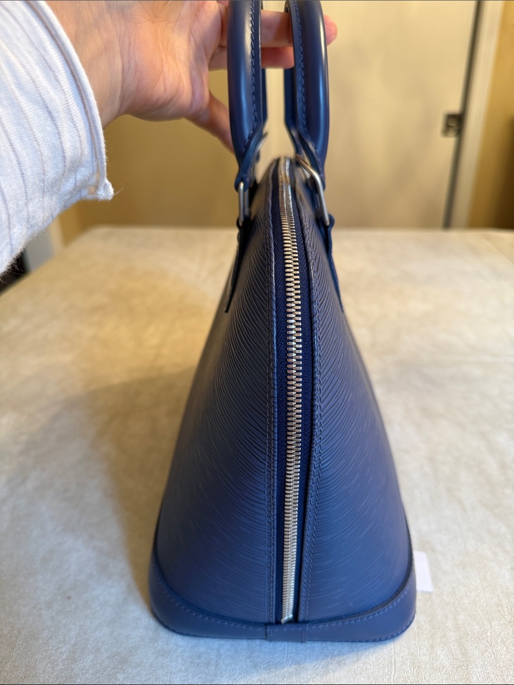 Louis Vuitton Blue Epi Alma PM Satchel - Picture 4 of 15